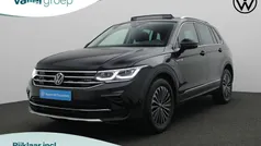 Zwart, metallic lak Gebruikt 2021 VW Tiguan Elegance SUV | € 35.450 (Eerlijke prijs)