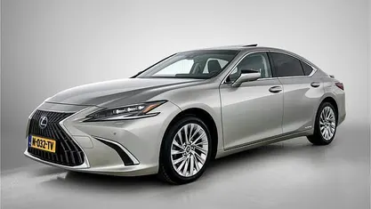 Grijs (metallic) Gebruikt 2022 Lexus ES300H Executive Line Sedan | € 39.950 (Eerlijke prijs)