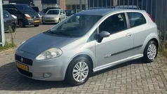 Grijs, metallic lak Gebruikt 2006 Fiat Grande Punto Hatchback | € 1.390 (Eerlijke prijs)
