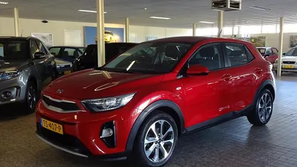 Rood Gebruikt 2018 Kia Stonic SUV | € 12.950 (Eerlijke prijs)