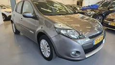 Grijs Gebruikt 2011 Renault Clio II Collection Hatchback | € 3.650 (Eerlijke prijs)
