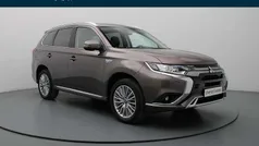 Bruin Gebruikt 2020 Mitsubishi Outlander Intense SUV | € 25.990 (Eerlijke prijs)
