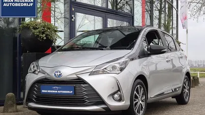 Grijs Occasion 2026 Toyota Yaris Hybrid Hatchback | € 18.890 (Super prijs)