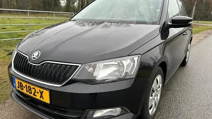 Zwart Occasion 2015 Skoda Fabia Active Hatchback | € 8.450 (Eerlijke prijs)