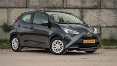 Gebruikt 2020 Toyota Aygo X-play Hatchback | € 10.895 (Eerlijke prijs)