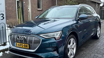 Blauw Gebruikt 2020 Audi e-tron Business SUV | € 26.795 (Eerlijke prijs)