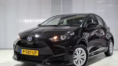Zwart Gebruikt 2022 Toyota Yaris Hybrid Active Hatchback | € 21.549 (Eerlijke prijs)