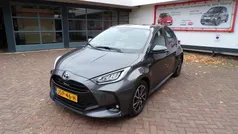 Grijs Gebruikt 2021 Toyota Yaris Hybrid Play Hatchback | € 20.950 (Eerlijke prijs)
