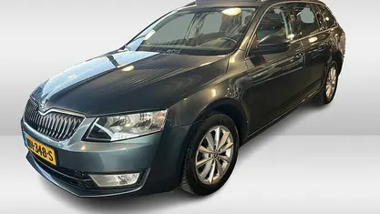 Grijs Gebruikt 2017 Skoda Octavia Business Line Stationwagen | € 11.250 (Goede deal)