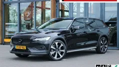 Zwart Gebruikt 2022 Volvo V60 CC Pro Stationwagen | € 43.494 (Eerlijke prijs)
