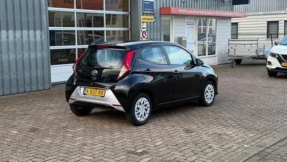 Occasion Toyota Aygo X-play 72 PK (52 kW) 2020 Zwart Hatchback
