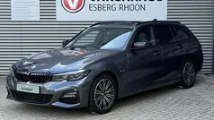Grijs, metallic lak Gebruikt 2022 BMW 320 M Sport Stationwagen | € 32.950 (Goede deal)