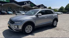 Grijs, metallic lak Gebruikt 2023 VW T-Roc Life SUV | € 32.450 (Eerlijke prijs)