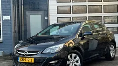 Zwart Gebruikt 2015 Opel Astra Edition Hatchback | € 6.995 (Eerlijke prijs)