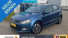 Blauw, metallic lak Gebruikt 2016 VW Polo Hatchback | € 12.599 (Eerlijke prijs)