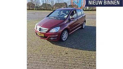 Occasion Mercedes B180 116 PK (85 kW) 2010 Rood MPV