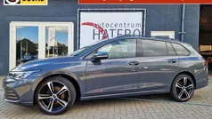 Grijs Gebruikt 2022 VW Golf VIII Business Stationwagen | € 27.990 (Eerlijke prijs)