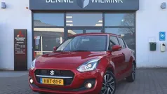 Rood Gebruikt 2022 Suzuki Swift Style Hatchback | € 17.995 (Eerlijke prijs)