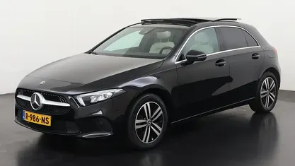 Zwart Gebruikt 2022 Mercedes A250 Luxury Hatchback | € 28.690 (Goede deal)