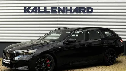 Gebruikt 2025 BMW 550e M Sport Stationwagen | € 88.875 (Eerlijke prijs)