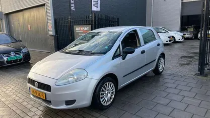 Occasion Fiat Grande Punto 84 PK (61 kW) 2011 Grijs, metallic lak Hatchback