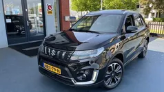 Zwart Gebruikt 2021 Suzuki Vitara Style SUV | € 23.950 (Eerlijke prijs)
