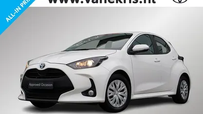 Wit Occasion 2024 Toyota Yaris Hybrid Active Hatchback | € 21.940 (Goede deal)