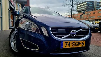 Blauw Gebruikt 2011 Volvo V60 Summum Stationwagen | € 5.995 (Eerlijke prijs)