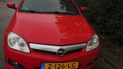 Occasion Opel Tigra Enjoy 90 PK (66 kW) 2005 Rood Cabriolet