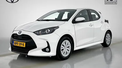 Wit Occasion 2024 Toyota Yaris Hybrid Active Hatchback | € 21.495 (Goede deal)