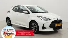 Wit Gebruikt 2021 Toyota Yaris Hybrid Hatchback | € 19.999 (Eerlijke prijs)