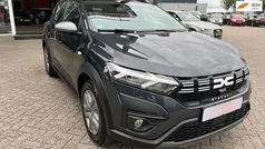 Grijs Gebruikt 2023 Dacia Sandero Expression Hatchback | € 16.940 (Eerlijke prijs)