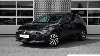 Zwart Gebruikt 2021 VW Golf VIII Style Hatchback | € 22.485 (Eerlijke prijs)