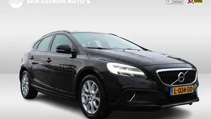 Occasion 2017 Volvo V40 Summum Hatchback | € 13.900 (Eerlijke prijs)