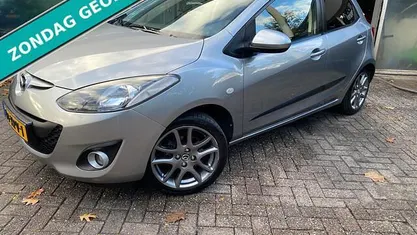 Grijs Gebruikt 2012 Mazda 2 Hatchback | € 2.999 (Eerlijke prijs)