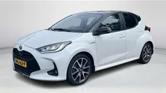 Wit Gebruikt 2021 Toyota Yaris Hybrid Executive Hatchback | € 22.880 (Eerlijke prijs)