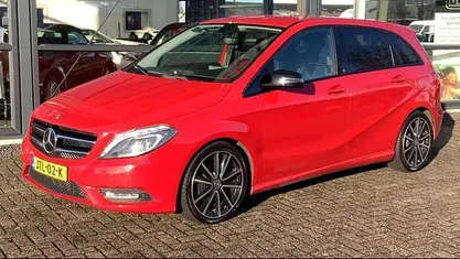 Occasion Mercedes B180 Prestige 122 PK (89 kW) 2013 Rood MPV