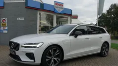 Wit Gebruikt 2020 Volvo V60 R-Design Stationwagen | € 32.545 (Eerlijke prijs)