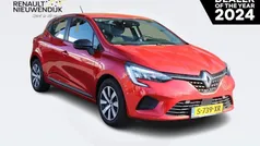 Vlamrood nnp Gebruikt 2023 Renault Clio V Equilibre Hatchback | € 15.890 (Goede deal)