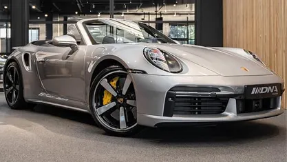 Zilver (metallic) Occasion 2021 Porsche 911 Turbo S Cabriolet Edition Cabriolet | € 264.992 (Goede deal)