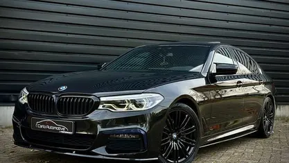 Zwart / black sapphire metallic (475) Occasion 2020 BMW 520 M Performance Sedan | € 32.950 (Eerlijke prijs)