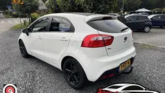 Wit Gebruikt 2013 Kia Rio Plus Hatchback | € 4.650 (Eerlijke prijs)