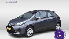 Grijs metallic Gebruikt 2014 Toyota Yaris Hatchback | € 12.900 (Eerlijke prijs)