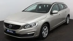 Bruin, metallic lak Gebruikt 2017 Volvo V60 Summum Stationwagen | € 19.450 (Eerlijke prijs)
