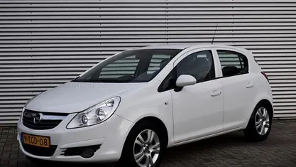 Wit Gebruikt 2010 Opel Corsa Hatchback | € 2.940 (Eerlijke prijs)