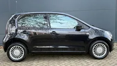 Zwart Gebruikt 2013 VW up! high up! Hatchback | € 5.745 (Eerlijke prijs)