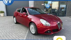 Rood Gebruikt 2012 Alfa Romeo Giulietta Distinctive Hatchback | € 8.499 (Eerlijke prijs)