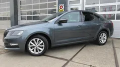 Grijs Gebruikt 2020 Skoda Octavia Business Line Hatchback | € 17.950 (Goede deal)