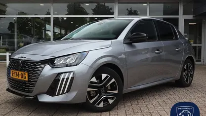 Grijs Occasion 2024 Peugeot 208 Allure Hatchback | € 21.950 (Eerlijke prijs)