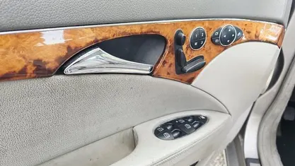 Grijs Gebruikt 2004 Mercedes E240 Elegance Sedan | € 2.499 (Eerlijke prijs)